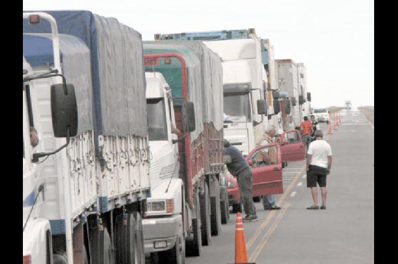 General La Madrid arribÃ³ en caravana hasta el lugar del corte de las rutas 
