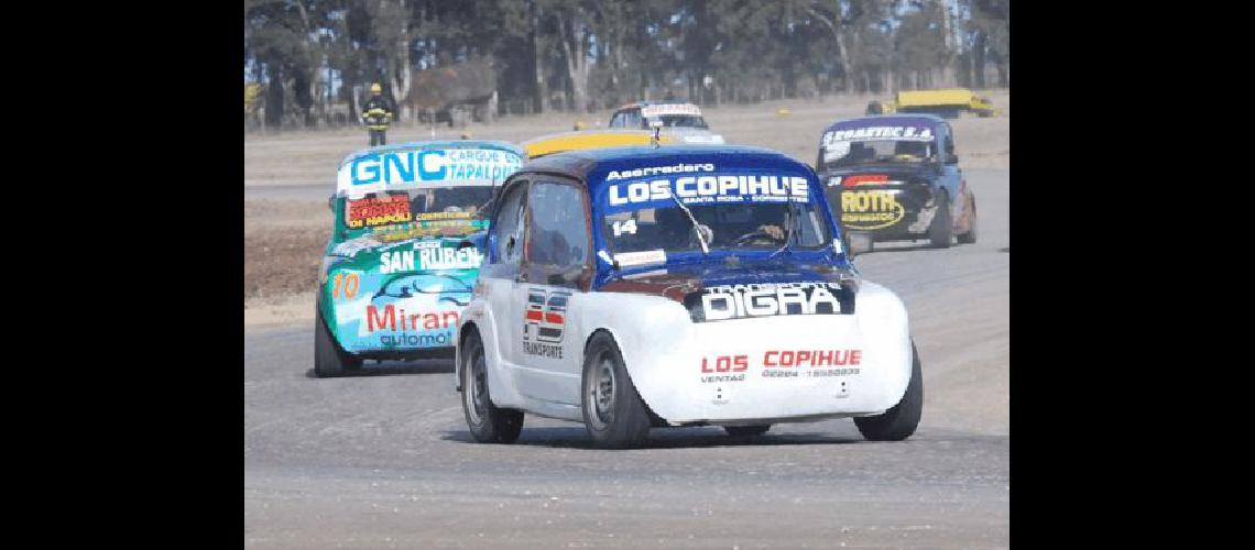 El Fiat 600 tiene la mecÃnica de JosÃ© AgustÃ­n Tito FernÃndez el papÃ del piloto Fotos Miguelangel 