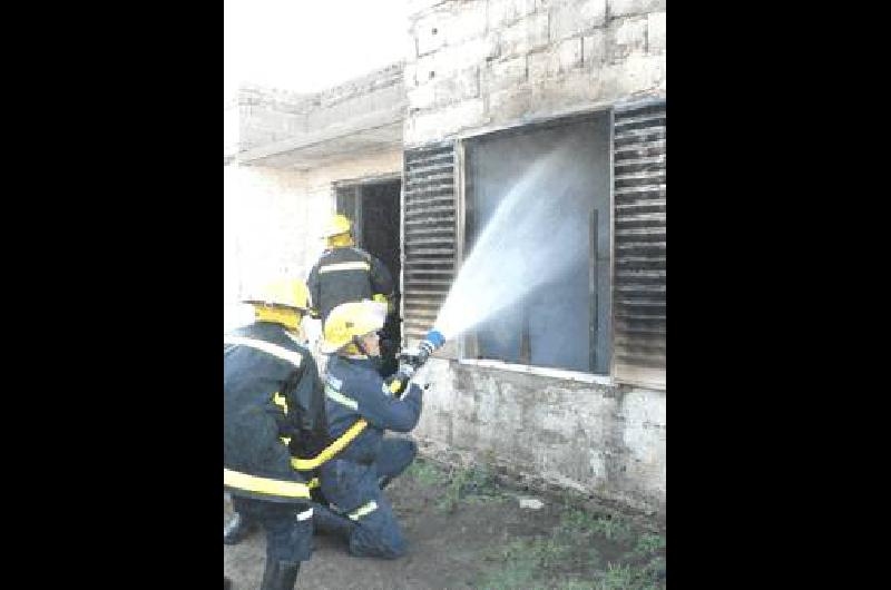 Los Bomberos trabajaron en el lugar por espacio de una hora Marcelo BeltrÃn 