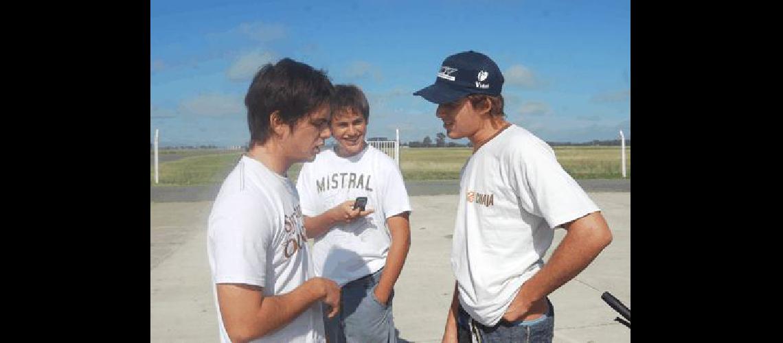 Los primos AgustÃ­n Herrera y NicolÃs Romero corren en el Roberto Mouras platense Archivo Fotos Miguelangel 