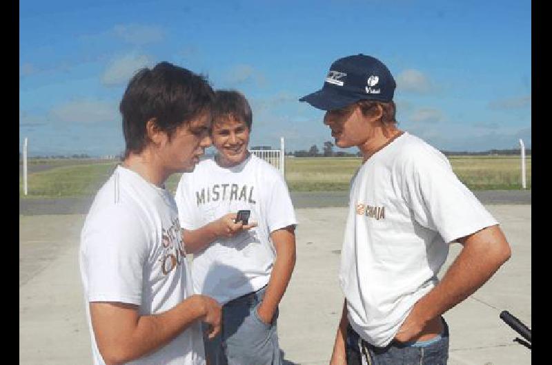 Los primos AgustÃ­n Herrera y NicolÃs Romero corren en el Roberto Mouras platense Archivo Fotos Miguelangel 