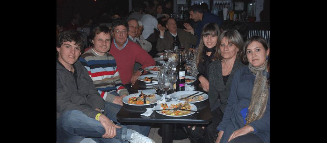 Con amigos y en familia SebastiÃn CiprÃ©s mostrÃ³ el Chevrolet del TC Pista Fotos- Miguelangel 