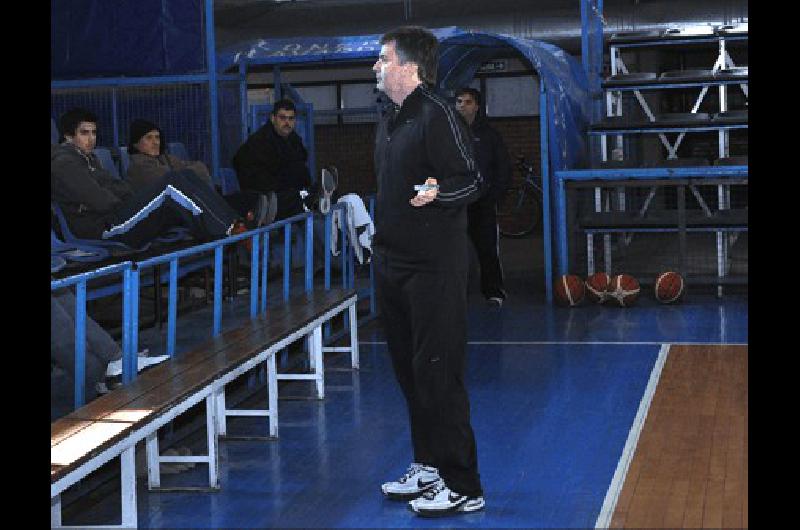 El reconocido entrenador brindÃ³ una clÃ­nica en el Gran Gimnasio de Estudiantes Lucas Pagano 