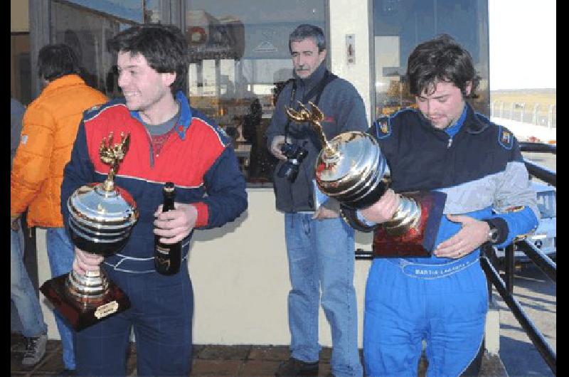 Sonrisas en Mar de AjÃ³ Cassou - Laborda ganaron las dos carreras y la general de la Monomarca 1100 del AtlÃntico Gentileza Daniel Rivero 