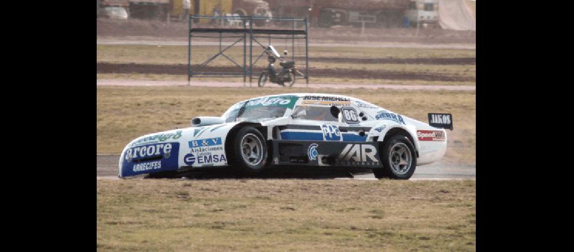 Canapino tiene lo mejor con la Chevy del Dole Racing asistida por su padre Alberto y motorizada por Gardelito FernÃndez Foto gentileza Javier Vijarra 