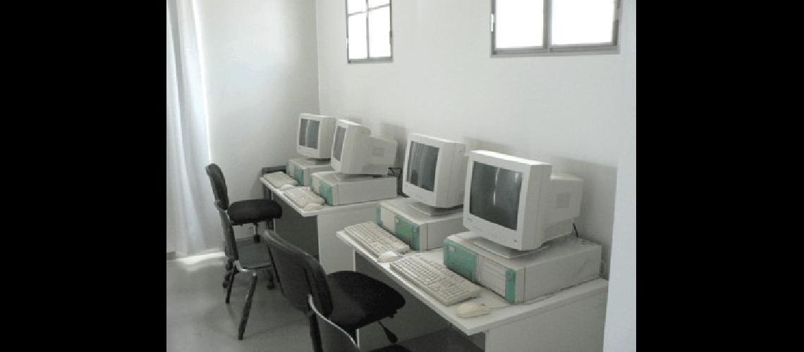 El espacio cuenta con sala de informÃtica 