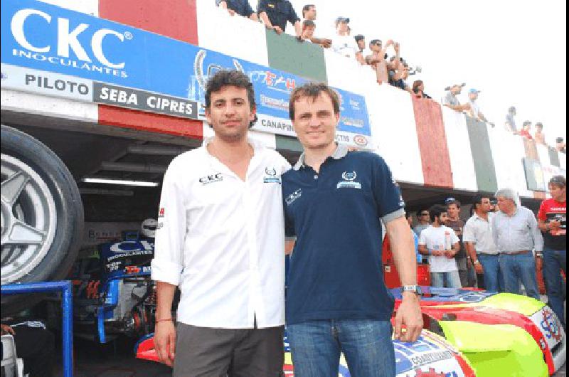 Carlos Sava y SebastiÃn CiprÃ©s probaron el martes en OlavarrÃ­a Foto Javier Vijarra 