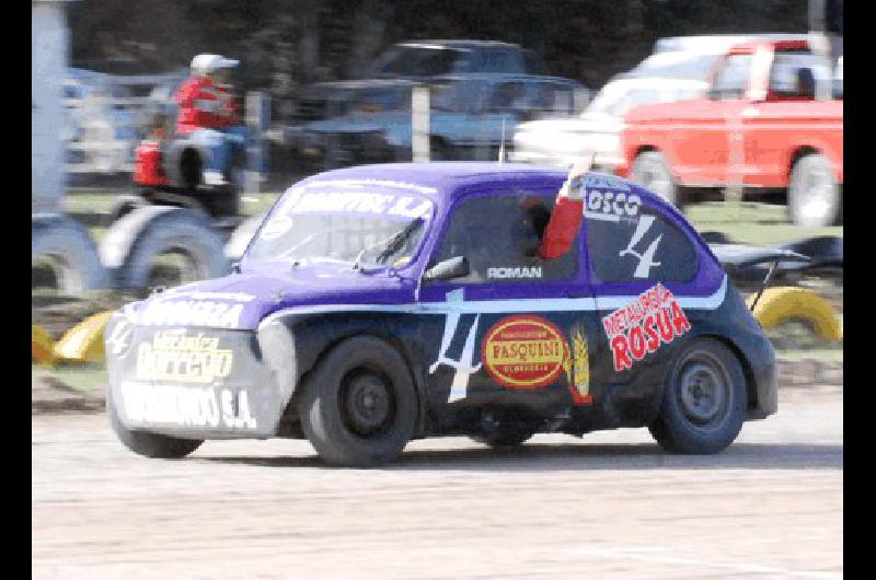 Carlos RomÃn (Fiat 600) cumpliÃ³ en Laprida el requisito de ganar una competencia en la Promocional 850 Archivo  Miguelangel 
