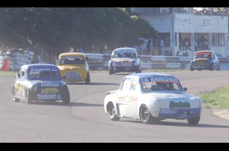 Walter GutiÃ©rrez por delante de RomÃn Morey Gelso y Spinella GanÃ³ el de Azul en su despedida del automovilismo Fotos Miguelangel 