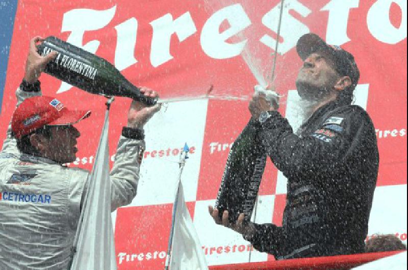 El Pato Silva saluda a su amigo Manu Moriatis Ford estÃ de fiesta con la nueva consagraciÃ³n en el Turismo Carretera Archivo  TÃ©lam 
