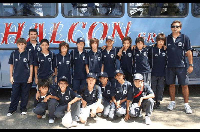 La delegaciÃ³n de Racing A Club uno de los tres equipos olavarrienses que compite en Coronel SuÃ�rez Claudio MartÃ­nez 