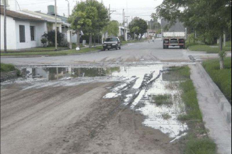 Los pozos son una constante en las calles de tierra Los dÃ­as de lluvia se complica el trÃnsito 