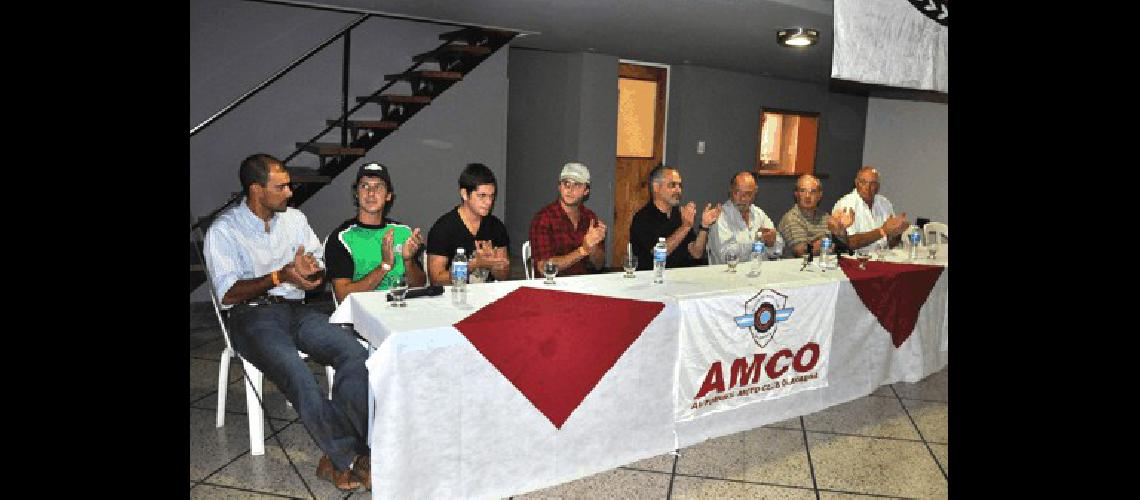 Los pilotos Marcelo Vidal NicolÃs Pezzucchi AgustÃ­n Herrera y Bernardo Poggi acompaÃ±aron a los directivos en el lanzamiento Lucas Pagano 