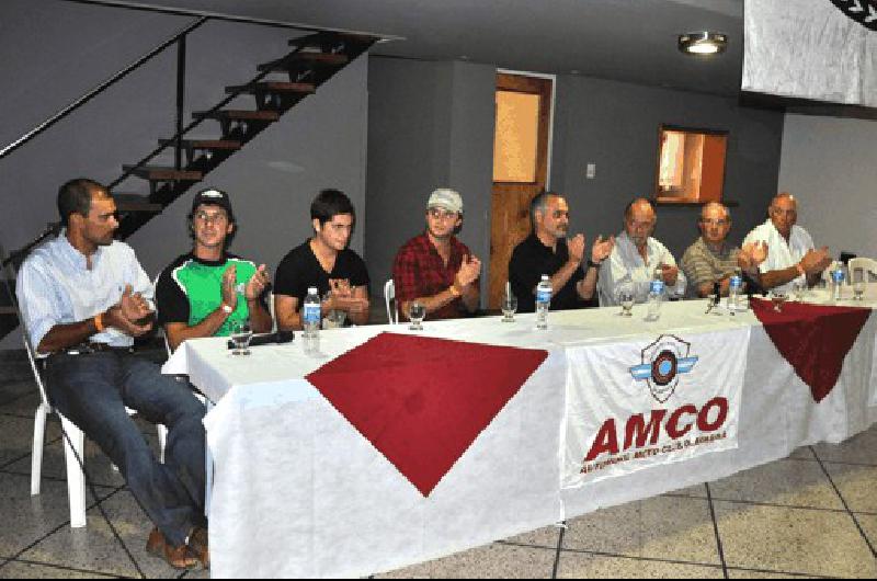 Los pilotos Marcelo Vidal NicolÃs Pezzucchi AgustÃ­n Herrera y Bernardo Poggi acompaÃ±aron a los directivos en el lanzamiento Lucas Pagano 