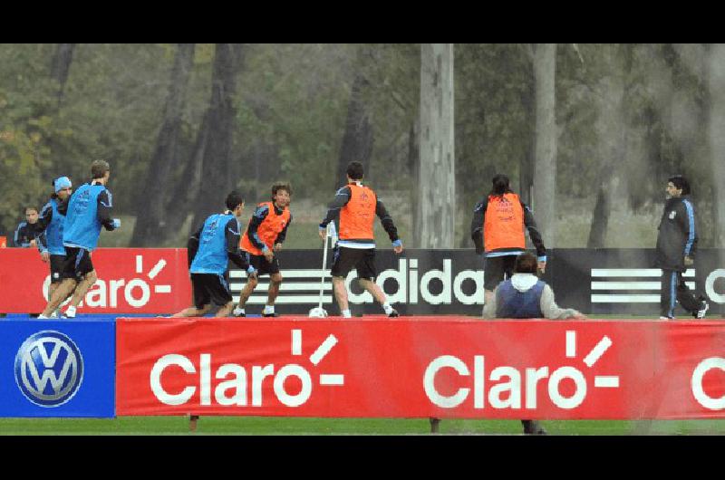 La Argentina se prepara para el amistoso con CanadÃ El trabajo fue liviano durante una hora TÃ©lam 