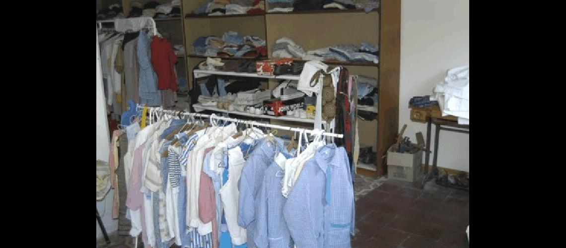 La gente de CÃritas sigue trabajando arreglando y vendiendo ropa Durante la colecta se juntaron algo mÃs de 11000 pesos Agencia 