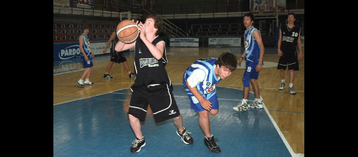 El Bata recibiÃ³ el sÃbado a Racing de La Madrid Claudio MartÃ­nez 