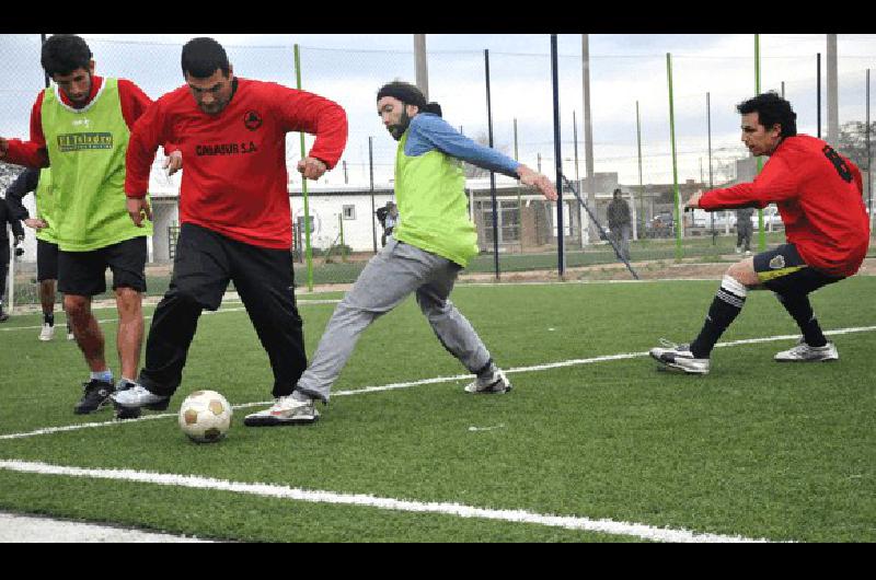 Hoy se disputarÃn cuatro encuentros en las canchas sintÃ©ticas de Embajadores Lucas Pagano 