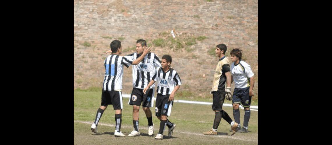 Estudiantes logrÃ³ una importante victoria ante Embajadores Carlos RamÃ­rez 