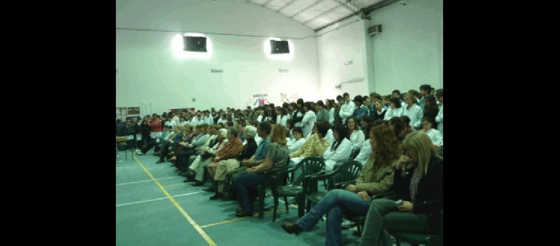 En el SUM de la EEM NÂº 1 se desarrolla la Muestra del Bicentenario Hoy es el Ãºltimo dÃ­a y permanecerÃ abierta de 8 a 11 y de 14 a 17 