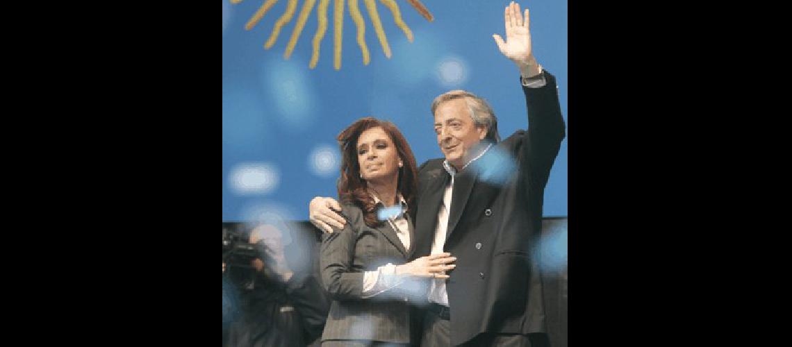El ex presidente y su esposa la actual mandataria del paÃ­s tiempo atrÃs en un acto DyN