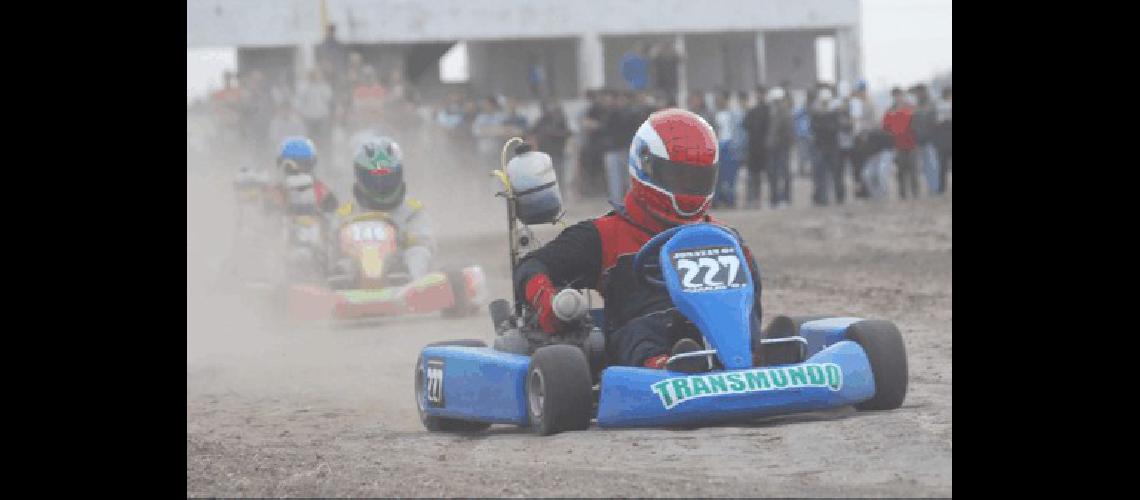 Jonatan Nieves es el puntero del campeonato de la categorÃ­a MÃster 110 cc Archivo  Miguelangel 