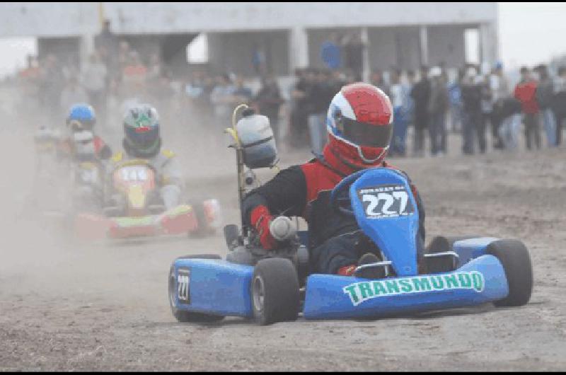Jonatan Nieves es el puntero del campeonato de la categorÃ­a MÃster 110 cc Archivo  Miguelangel 
