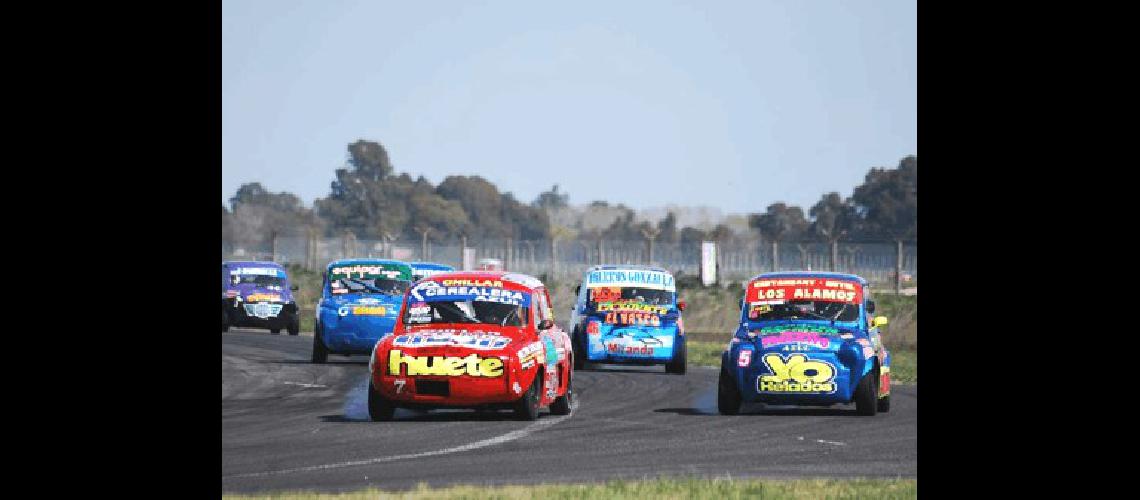 Mano a mano en el AMCO De nuevo estarÃn frente a frente en el Hermanos Emiliozzi el Renault de Serra y el Fiat de Stracquadaini Archivo  Miguelangel 