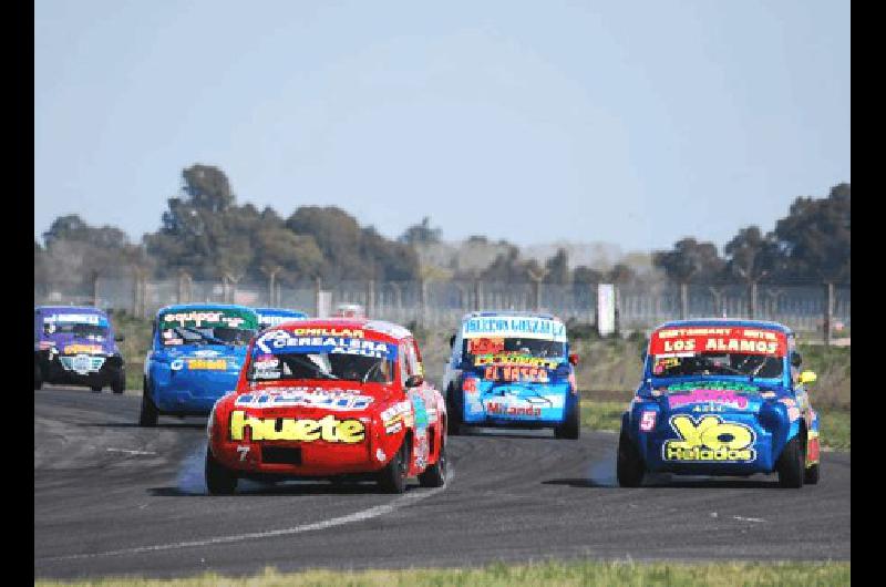 Mano a mano en el AMCO De nuevo estarÃn frente a frente en el Hermanos Emiliozzi el Renault de Serra y el Fiat de Stracquadaini Archivo  Miguelangel 