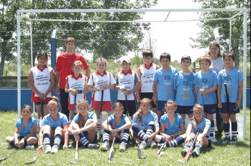 Los chicos de hockey de La Madrid y San Jorge cerraron un aÃ±o de aprendizaje y con muy buenas experiencias 
