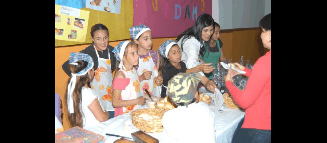 La jornada incluyÃ³ espectÃculos de danza y representaciones tambiÃ©n la exposiciÃ³n de los trabajos de los chicos 