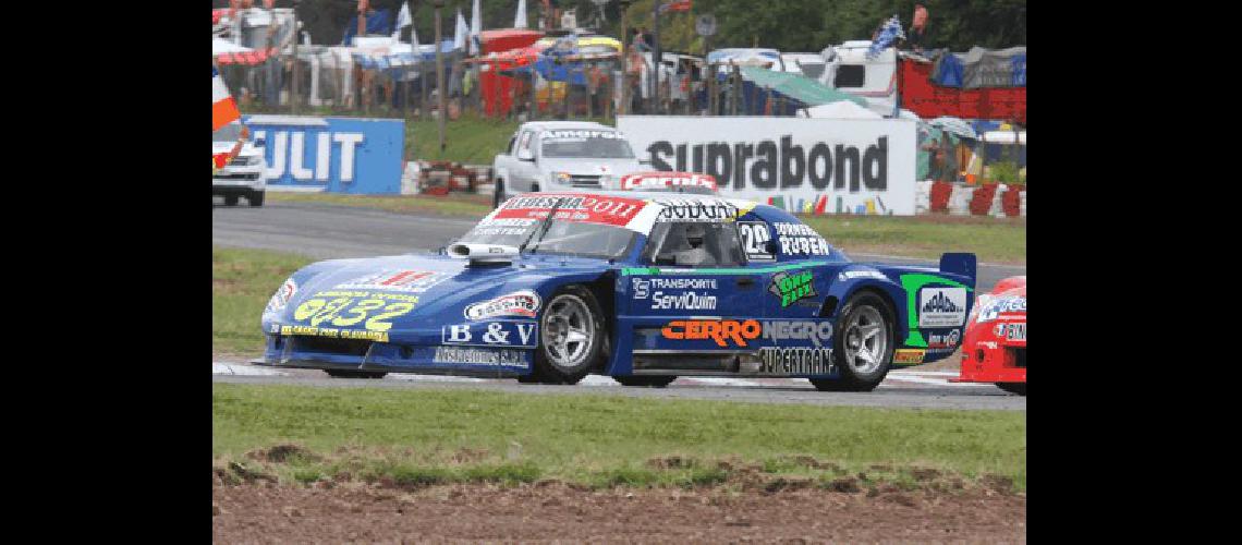 SebastiÃn CiprÃ©s cerrÃ³ 2010 con un sÃ©ptimo puesto en el TC Pista despuÃ©s de algunas deserciones Ahora el piloto de OlavarrÃ­a pretende tener el presupuesto para las 16 carreras Gentileza Prensapro  DarÃ­o Gallardo 