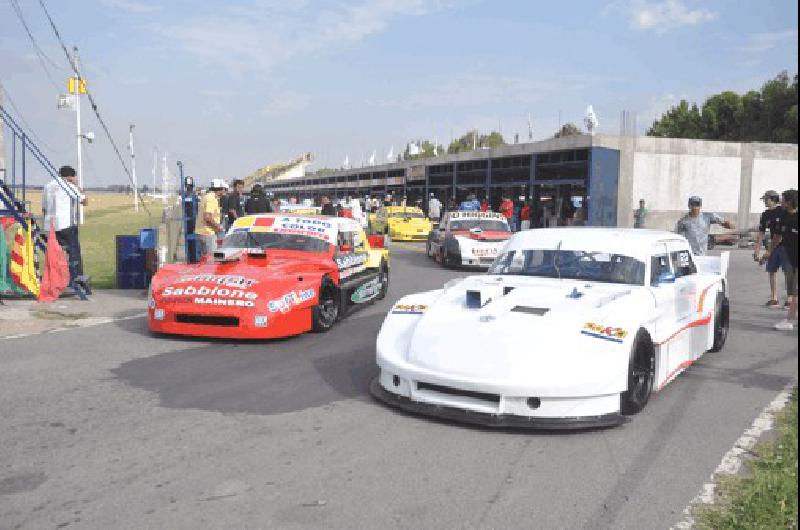 Emanuel Bibiloni (derecha) correrÃ maÃ±ana su segunda carrera en el TC Pista Mouras Archivo 