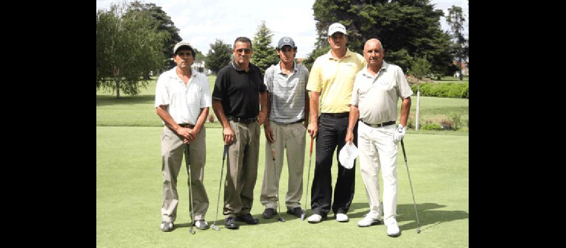 MÃ�s de 150 golfistas salieron a recorrer los links albinegros Claudio MartÃ­nez 