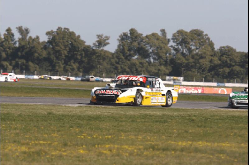NicolÃs Pezzucchi estaba para llegar al podio pero un toque de la Dodge de Gini lo retrasÃ³ Fotos gentileza DarÃ­o Gallardo 