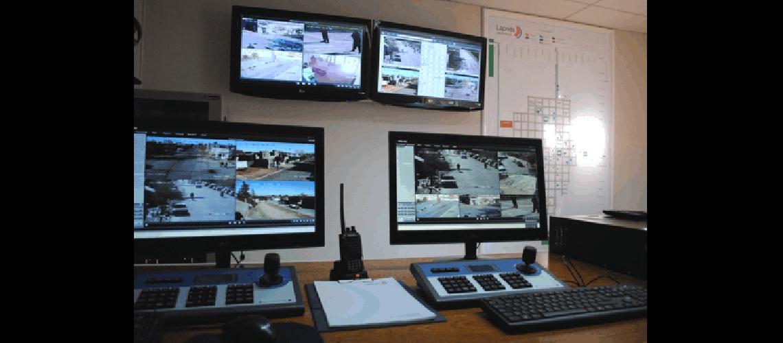 Moderna sala con sistema de Monitoreo de CÃmaras Fotos- Agencia 