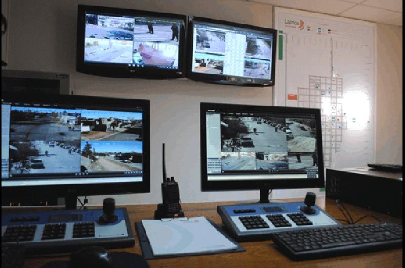 Moderna sala con sistema de Monitoreo de CÃmaras Fotos- Agencia 