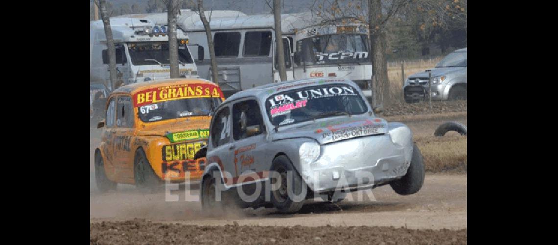 Fernardo CurrÃ en pleno pozo de la curva 2 El piloto de OlavarrÃ­a ganÃ³ la final B de la Promocional 850 Miguelangel 