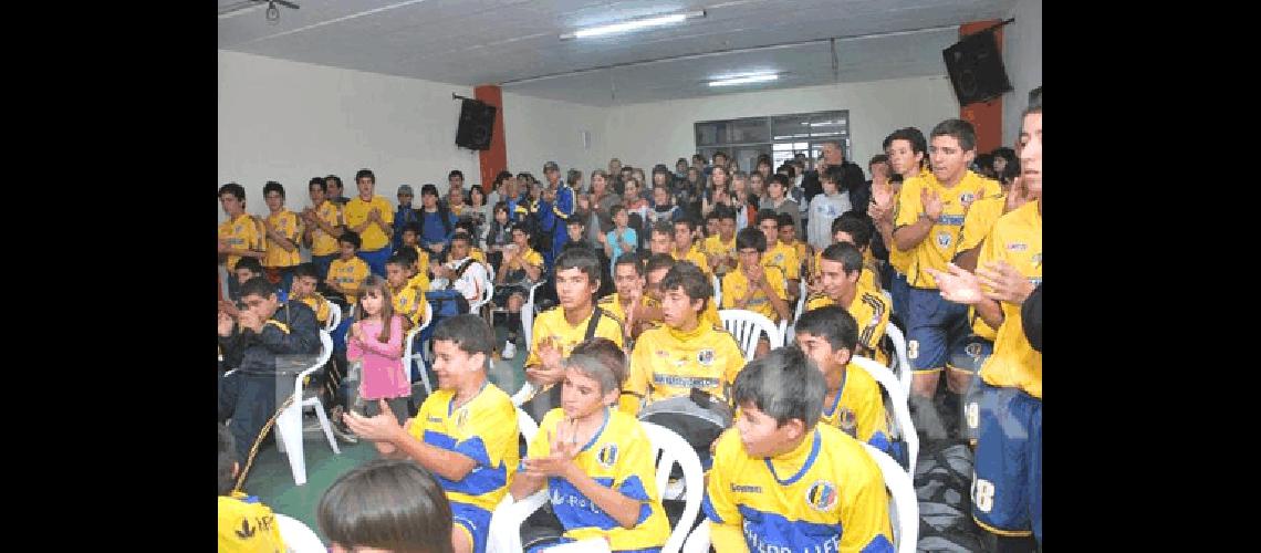 Fue su segunda visita a la ciudad (estuvieron en 2010) Realizaron prÃcticas de fÃºtbol con los clubes locales y se presentaron a la prueba de Independiente 