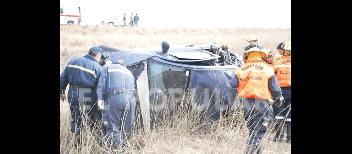 El auto quedÃ³ prÃcticamente destrozado por los golpes Principalmente en su parte trasera Agencia 