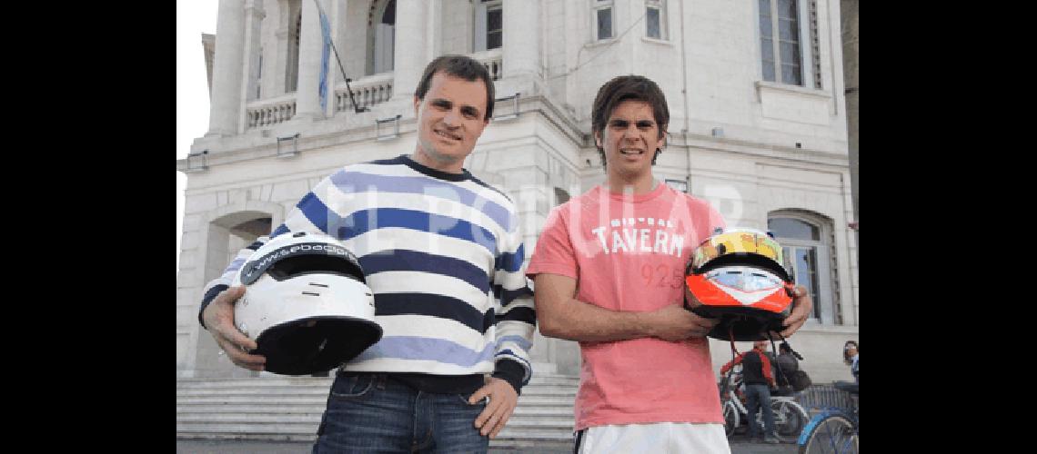 SebastiÃn CiprÃ©s (Ford) y AgustÃ­n Herrera (Chevrolet) frente al Palacio San MartÃ­n Los dos pilotos de OlavarrÃ­a llevarÃn el clÃsico de marcas al TC Pista este domingo en el AutÃ³dromo del AMCO Claudio MartÃ­nez 