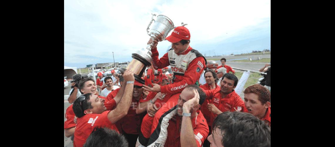 La corona 2011 de TC2000 quedÃ³ en poder de MatÃ­as Rossi despuÃ©s de dominar en ParanÃ TÃ©lam 