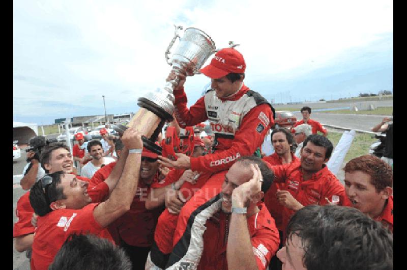 La corona 2011 de TC2000 quedÃ³ en poder de MatÃ­as Rossi despuÃ©s de dominar en ParanÃ TÃ©lam 