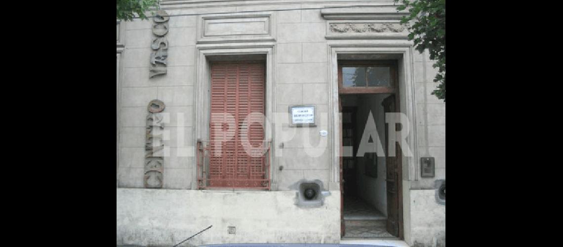 Frente de la sede del Centro Vasco de Laprida 