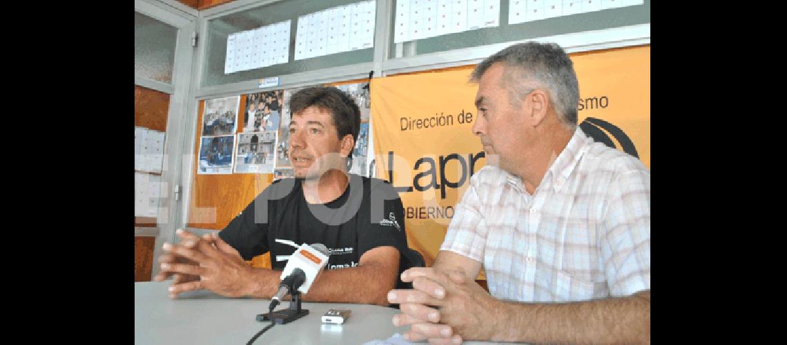 DamiÃn Lestarpe y el director de Deportes Pablo Huici Agencia