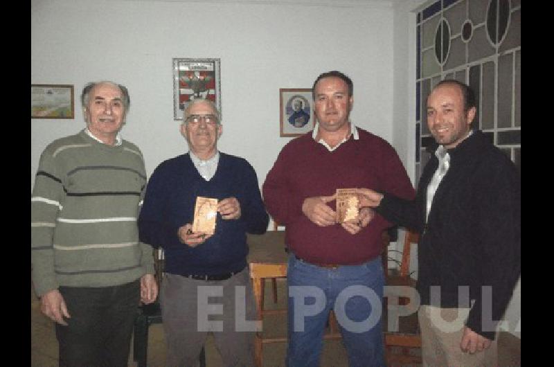 Oscar Portarrieu y Carlitos GensÃ³n ganadores del torneo junto al presidente MartÃ­n AdriÃn y el dirigente TomÃs Barrena 