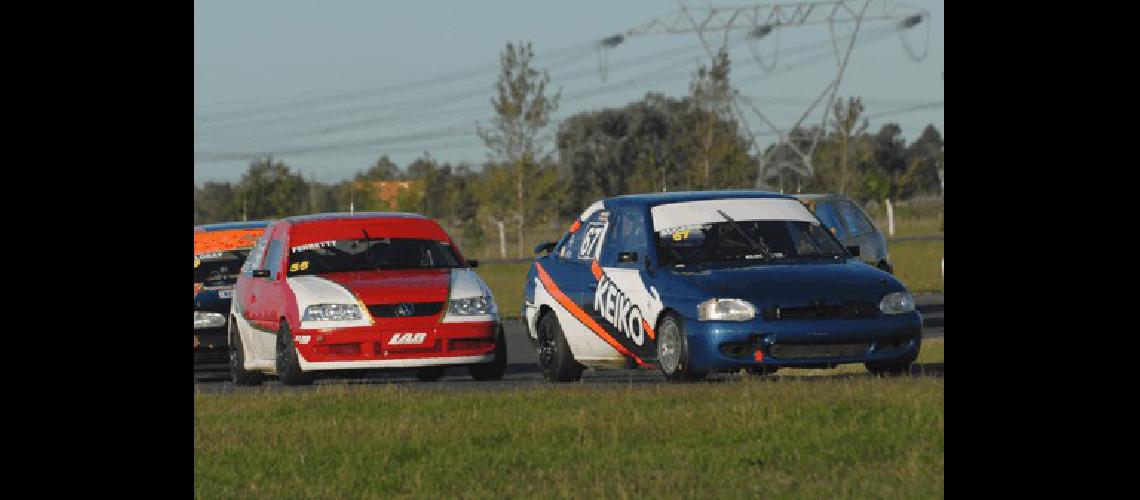 En la Ãºltima fecha el Turismo Pista ofreciÃ³ un espectÃculo con 70 autos entre las Clases 2 y 3 Prensa APTP 