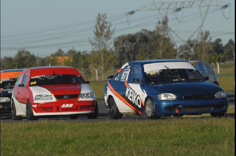 En la Ãºltima fecha el Turismo Pista ofreciÃ³ un espectÃculo con 70 autos entre las Clases 2 y 3 Prensa APTP 