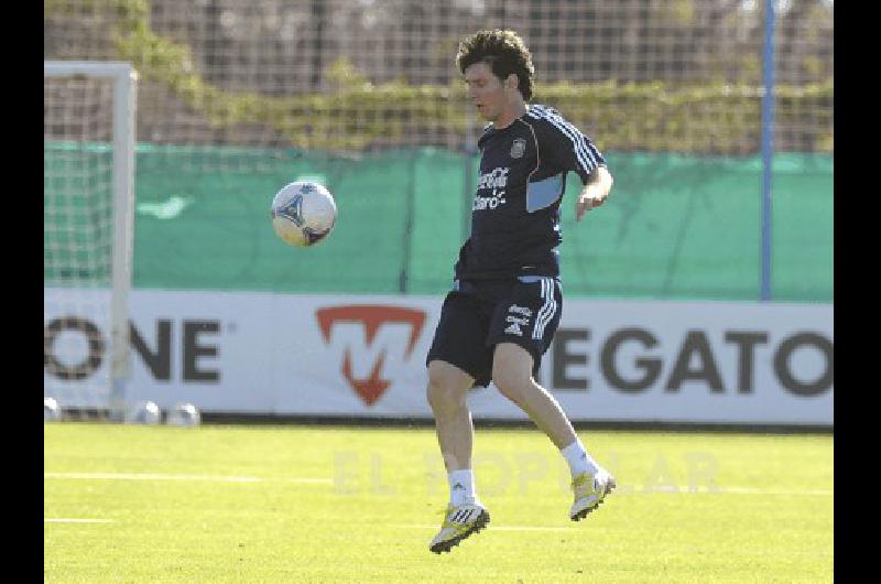 El mejor futbolista del mundo tuvo ayer su primera prÃctica en el predio de Ezeiza DyN 