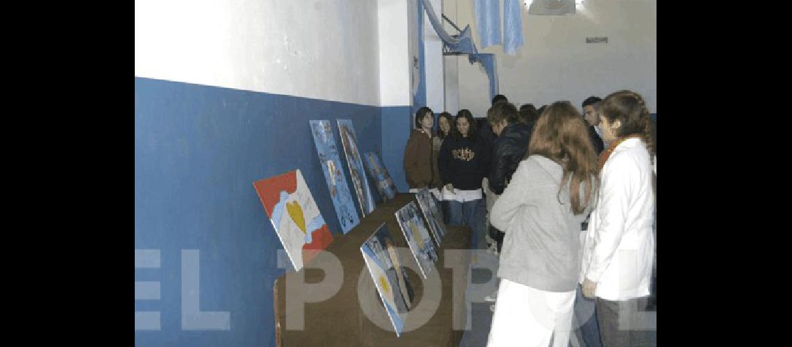 Luego del acto se presentÃ³ una muestra de cuadros que en unos dÃ­as serÃn subastados y servirÃn para una causa noble 